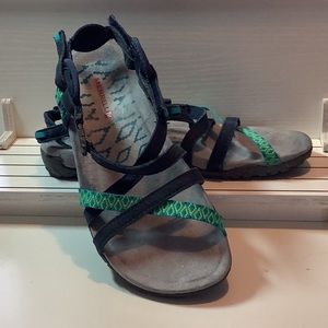 Size 6 Merrell Select Grip Sandals